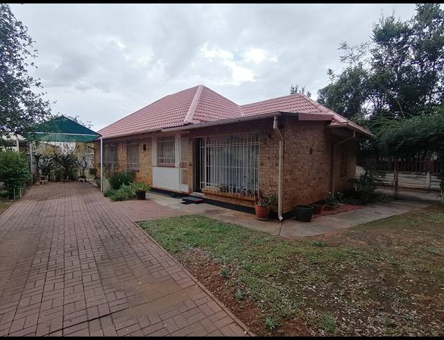 3 BEDROOM FREESTANDING SOLD IN STILFONTEIN EXT 3